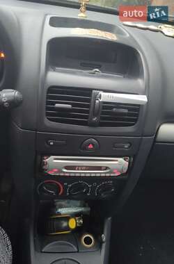 Хэтчбек Renault Clio 2003 в 