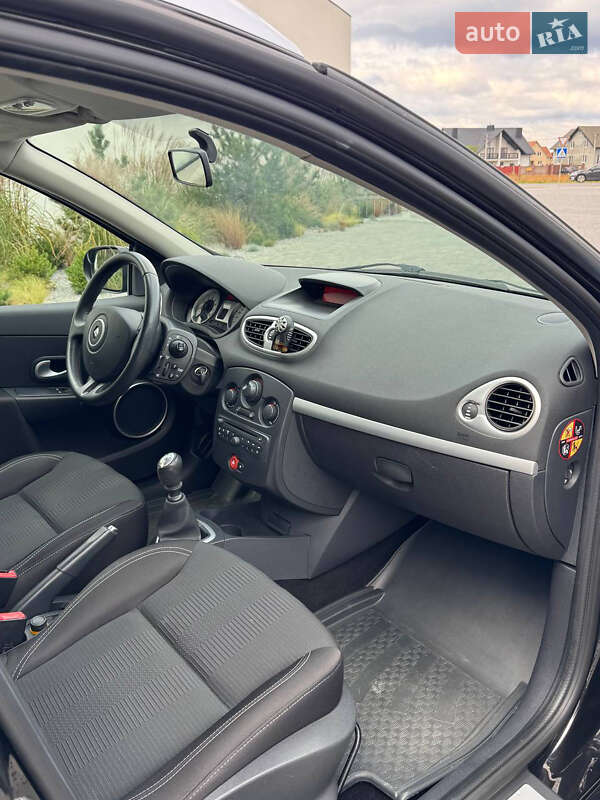 Универсал Renault Clio 2010 в Луцке