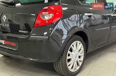 Хэтчбек Renault Clio 2007 в 