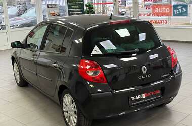 Хэтчбек Renault Clio 2007 в 