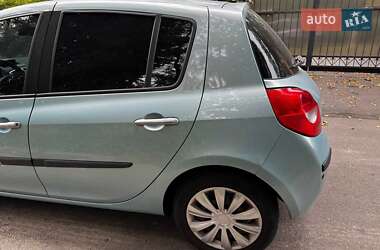 Хэтчбек Renault Clio 2007 в 