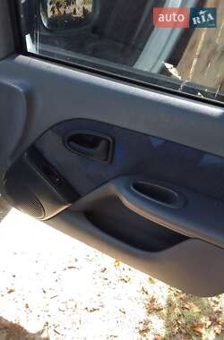 Хэтчбек Renault Clio 2000 в 