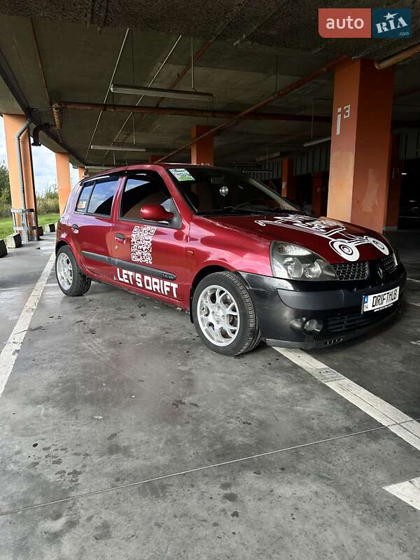 Хэтчбек Renault Clio 2002 в 