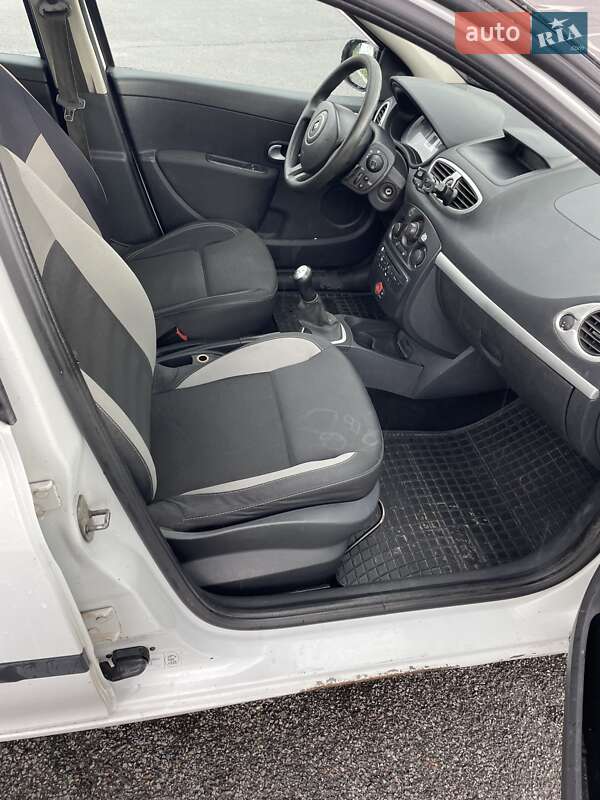 Хэтчбек Renault Clio 2011 в Львове