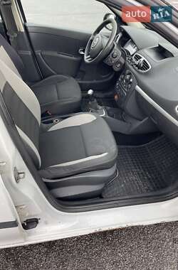 Хэтчбек Renault Clio 2011 в 