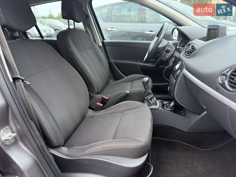 Универсал Renault Clio 2011 в Ровно фото 36 Универсал Renault Clio 2011 в Ровно