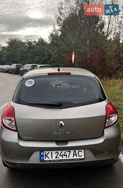 Хэтчбек Renault Clio 2010 в 