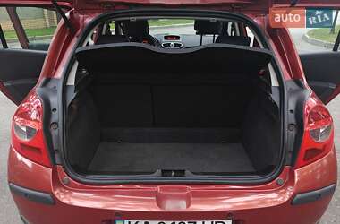Хэтчбек Renault Clio 2006 в 