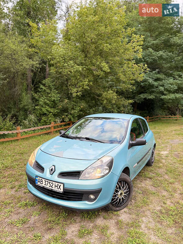 Хэтчбек Renault Clio 2007 в 