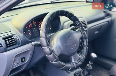 Хэтчбек Renault Clio 2001 в 