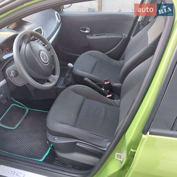 Хэтчбек Renault Clio 2009 в Чернигове