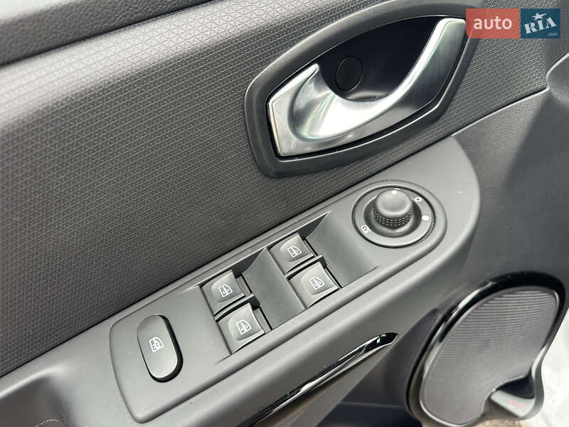 Хэтчбек Renault Clio 2016 в Киеве