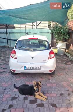 Хэтчбек Renault Clio 2012 в 