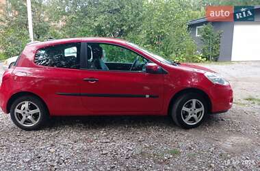 Хэтчбек Renault Clio 2011 в 