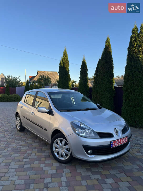 Хэтчбек Renault Clio 2006 в Хороле