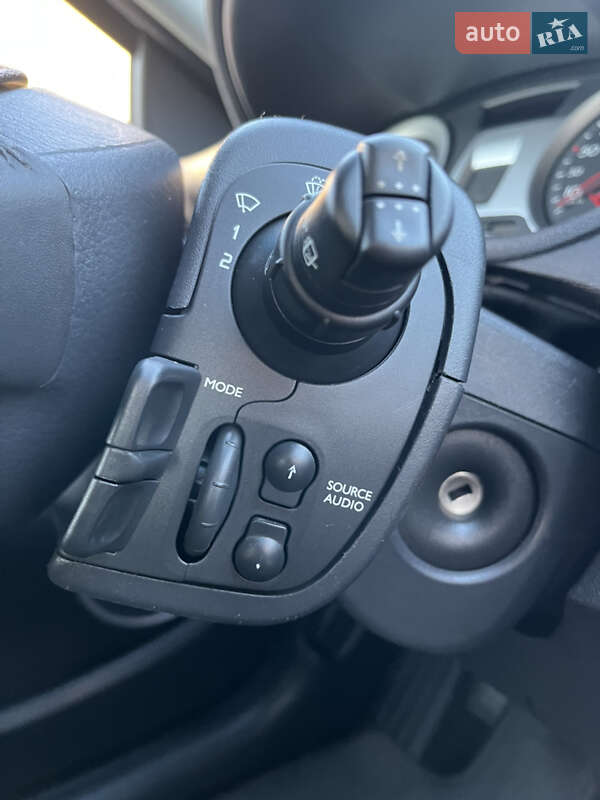 Хэтчбек Renault Clio 2006 в Хороле