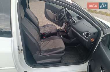 Хэтчбек Renault Clio 2012 в 