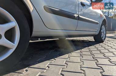 Хэтчбек Renault Clio 2001 в 