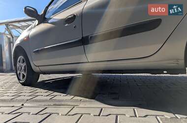 Хэтчбек Renault Clio 2001 в 