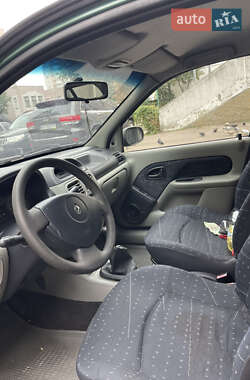Хетчбек Renault Clio 2006 в 