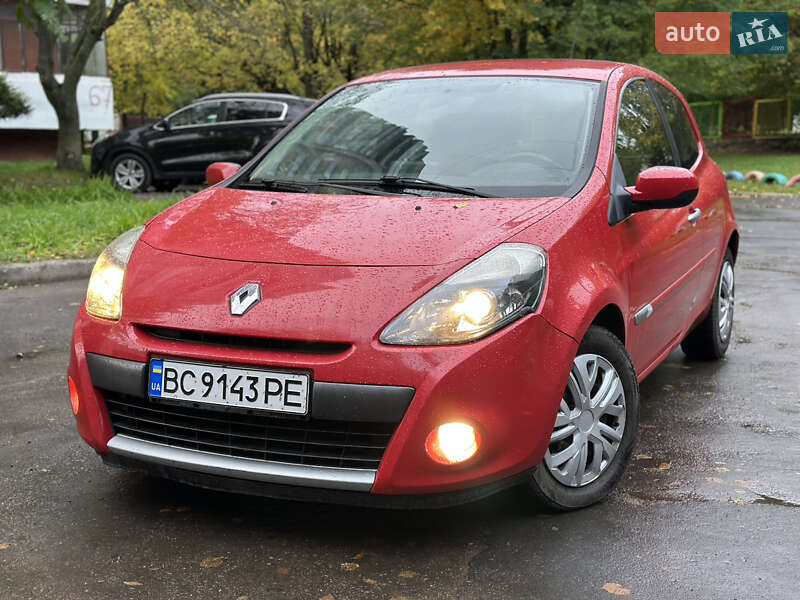 Седан Renault Clio 2010 в Львове