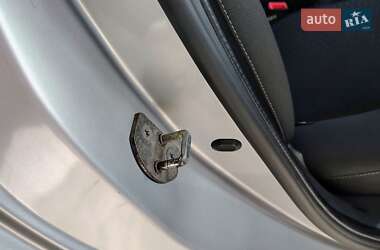 Хетчбек Renault Clio 2010 в 
