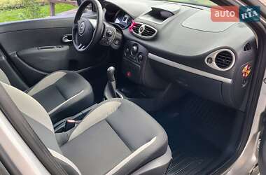 Хетчбек Renault Clio 2010 в 