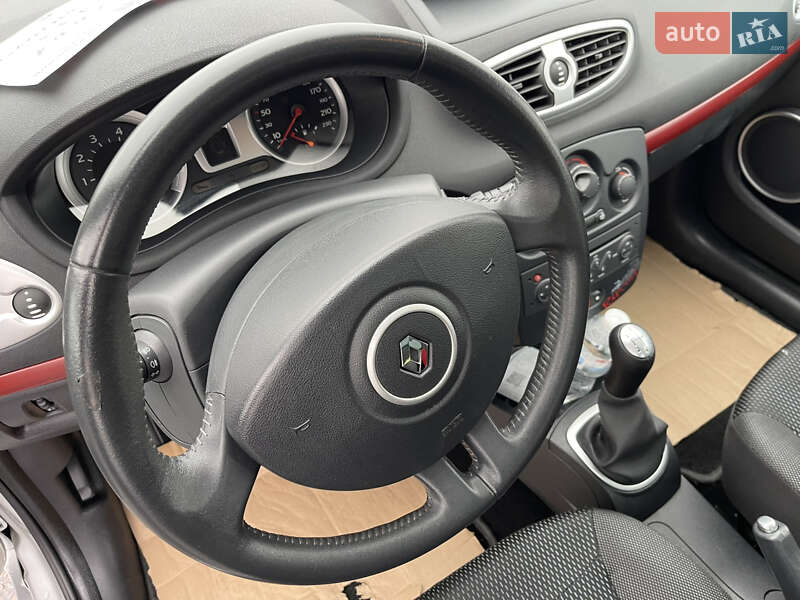 Хэтчбек Renault Clio 2007 в Киеве фото 21 Хэтчбек Renault Clio 2007 в Киеве