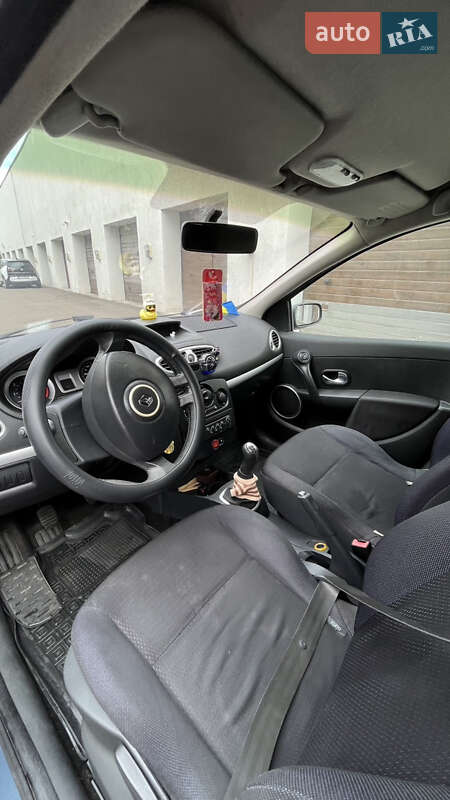 Хетчбек Renault Clio 2005 в Рівному