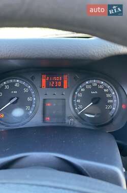 Хэтчбек Renault Clio 2006 в 