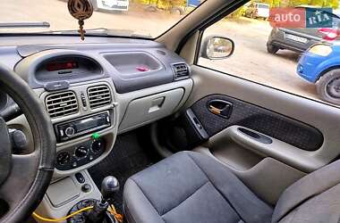 Седан Renault Clio 2005 в 