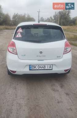 Хэтчбек Renault Clio 2012 в 