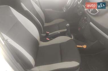 Хэтчбек Renault Clio 2012 в 