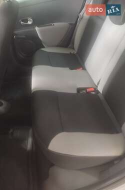 Хэтчбек Renault Clio 2012 в 
