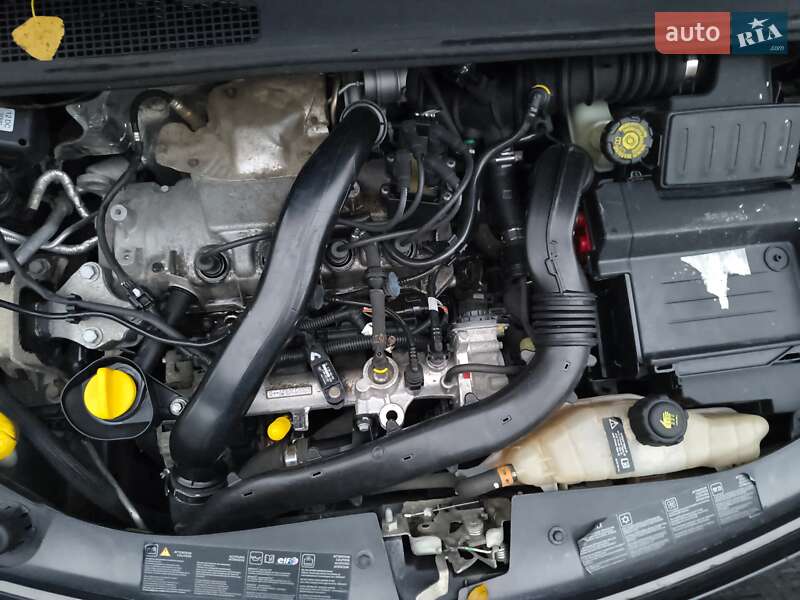 Хэтчбек Renault Clio 2011 в Днепре