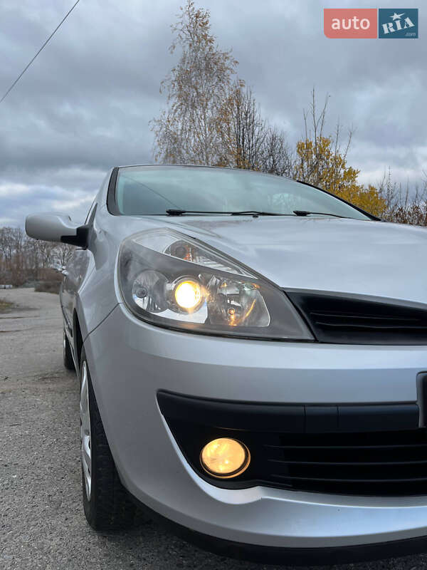 Хетчбек Renault Clio 2006 в Хоролі