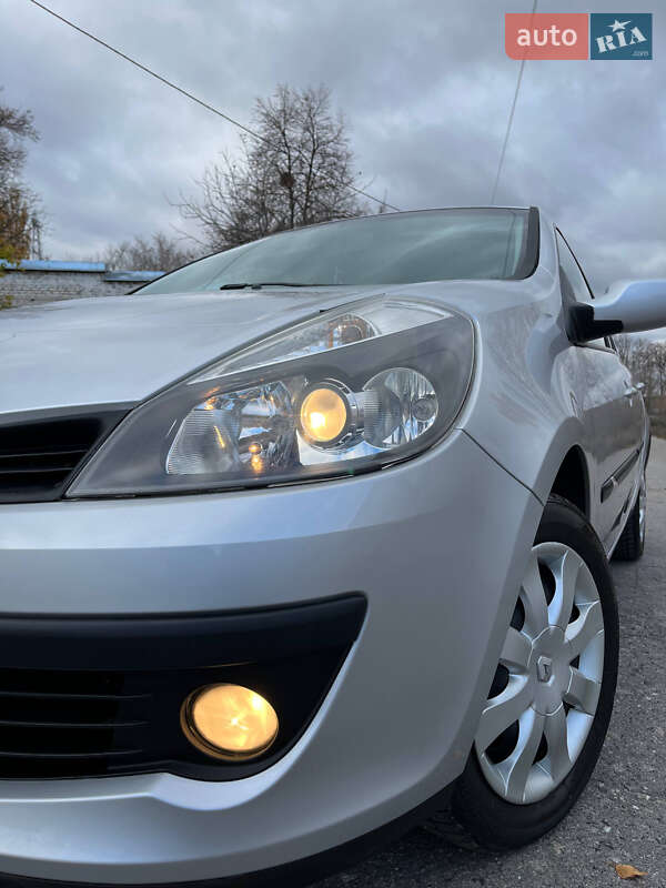 Хетчбек Renault Clio 2006 в Хоролі