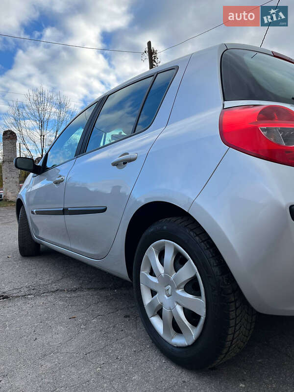 Хетчбек Renault Clio 2006 в Хоролі