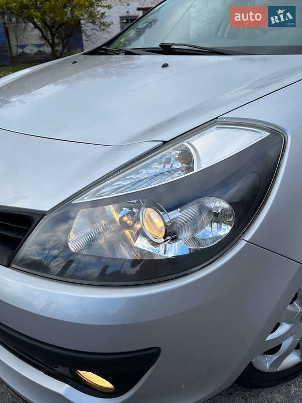 Хетчбек Renault Clio 2006 в Хоролі