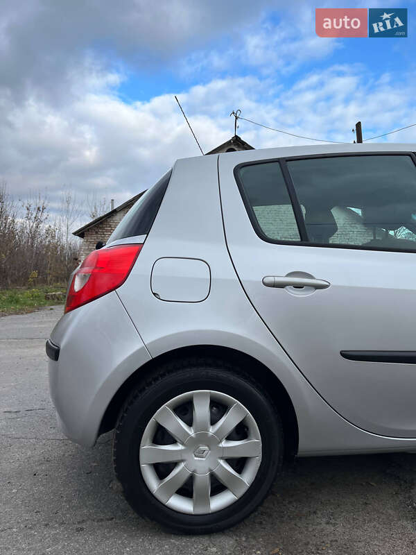 Хетчбек Renault Clio 2006 в Хоролі