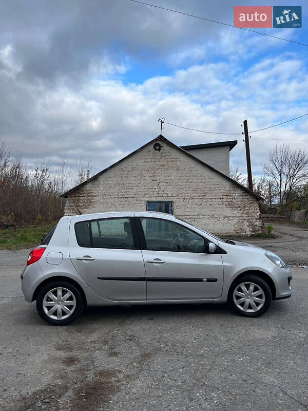 Хетчбек Renault Clio 2006 в Хоролі