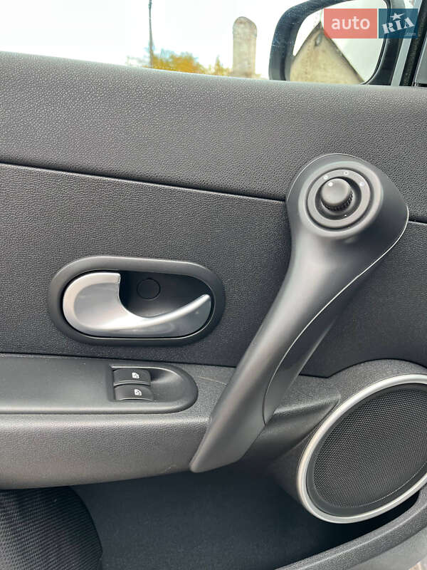 Хетчбек Renault Clio 2006 в Хоролі