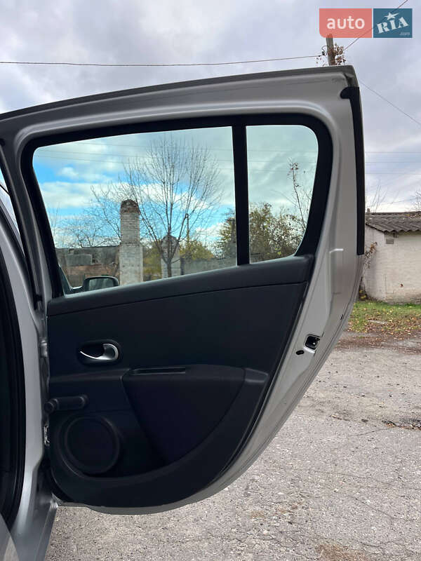 Хетчбек Renault Clio 2006 в Хоролі