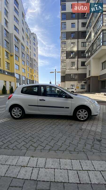 Хэтчбек Renault Clio 2012 в Ивано-Франковске