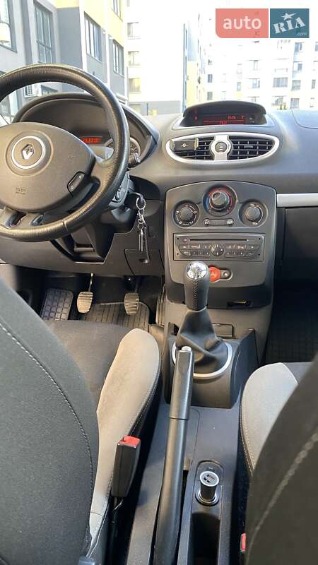 Хэтчбек Renault Clio 2012 в Ивано-Франковске