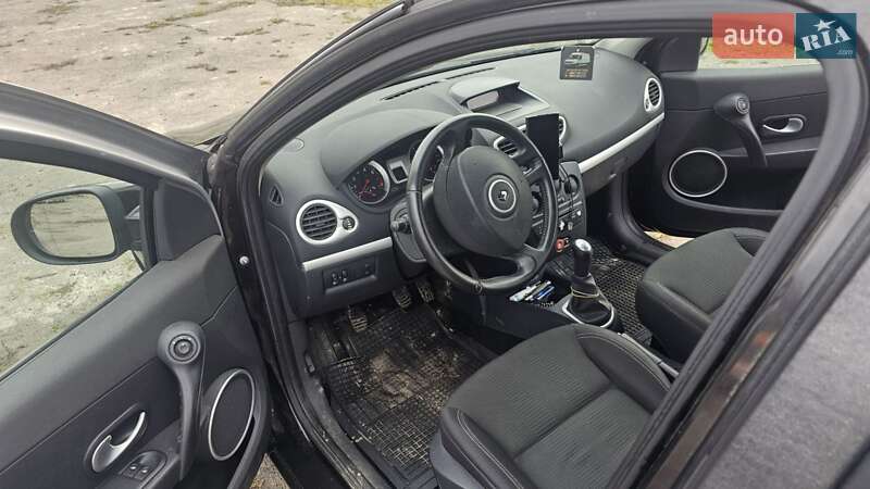 Хетчбек Renault Clio 2009 в Дерно