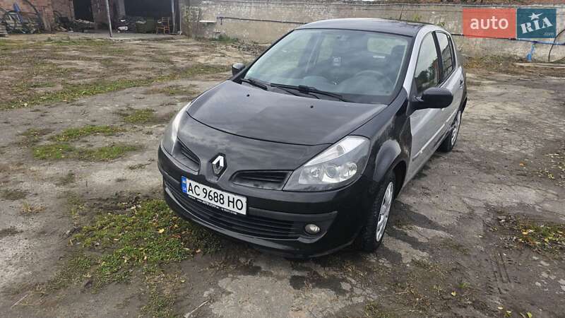 Хетчбек Renault Clio 2009 в Дерно