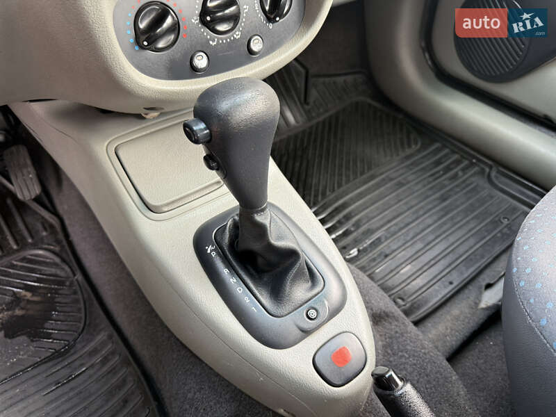 Седан Renault Clio 2006 в Белой Церкви