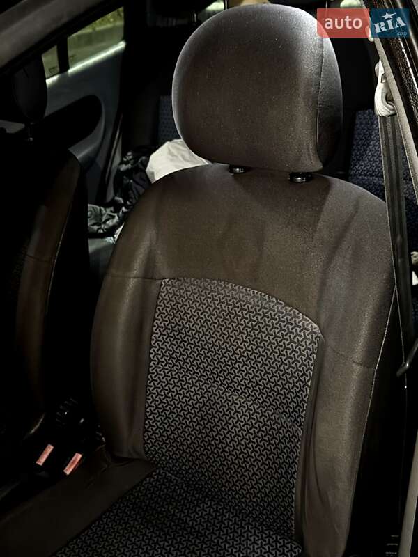 Седан Renault Clio 2008 в Горохові