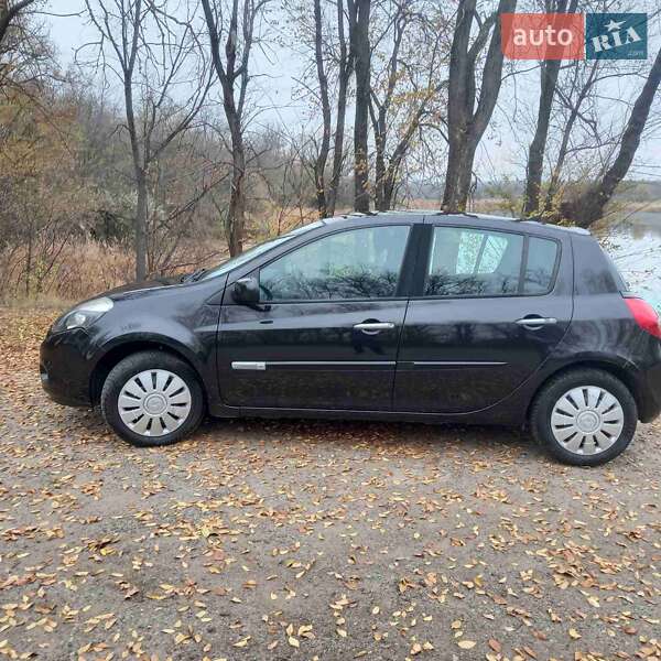 Хэтчбек Renault Clio 2009 в Томаковке